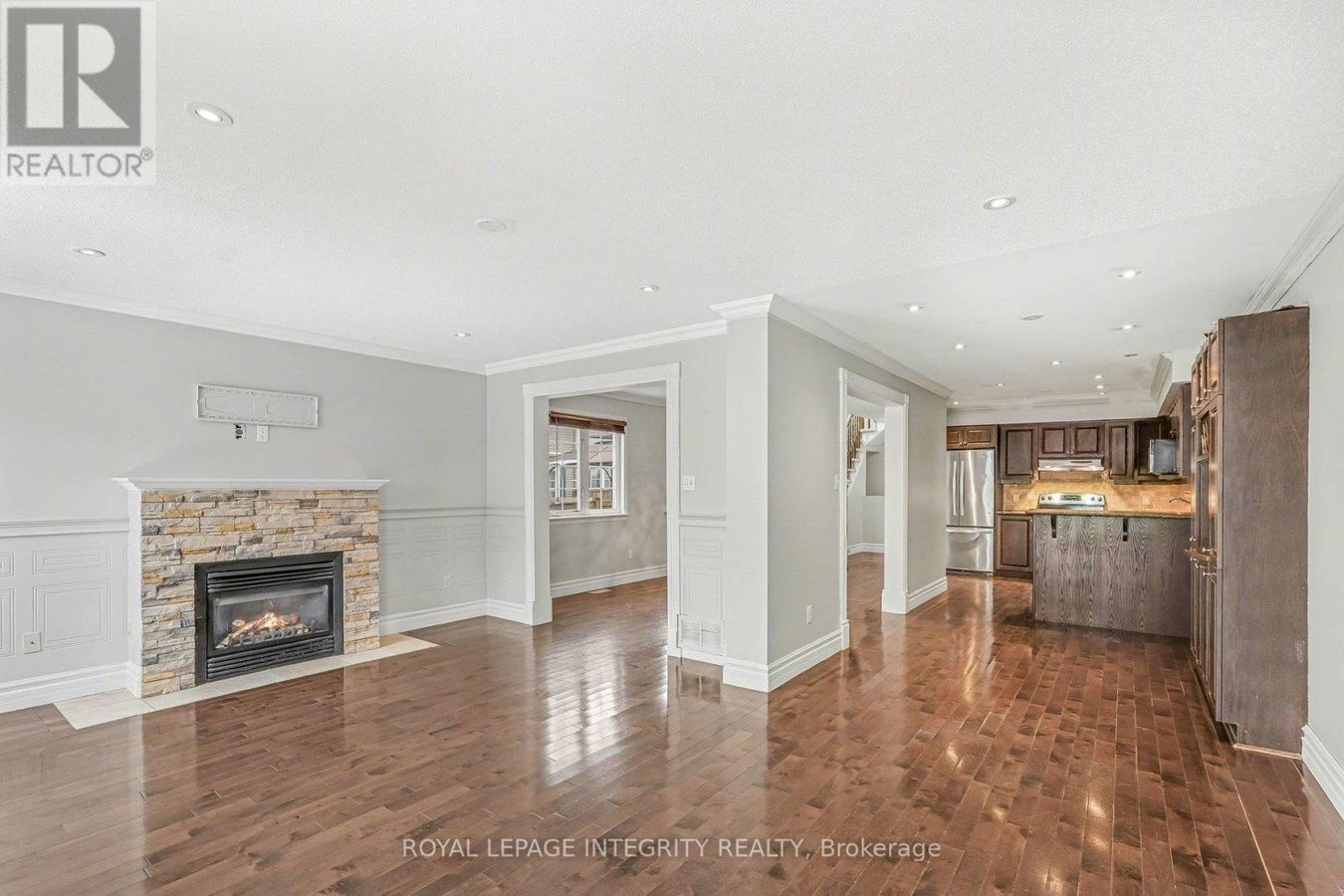 429 ASHBOURNE CRESCENT - Photo 8