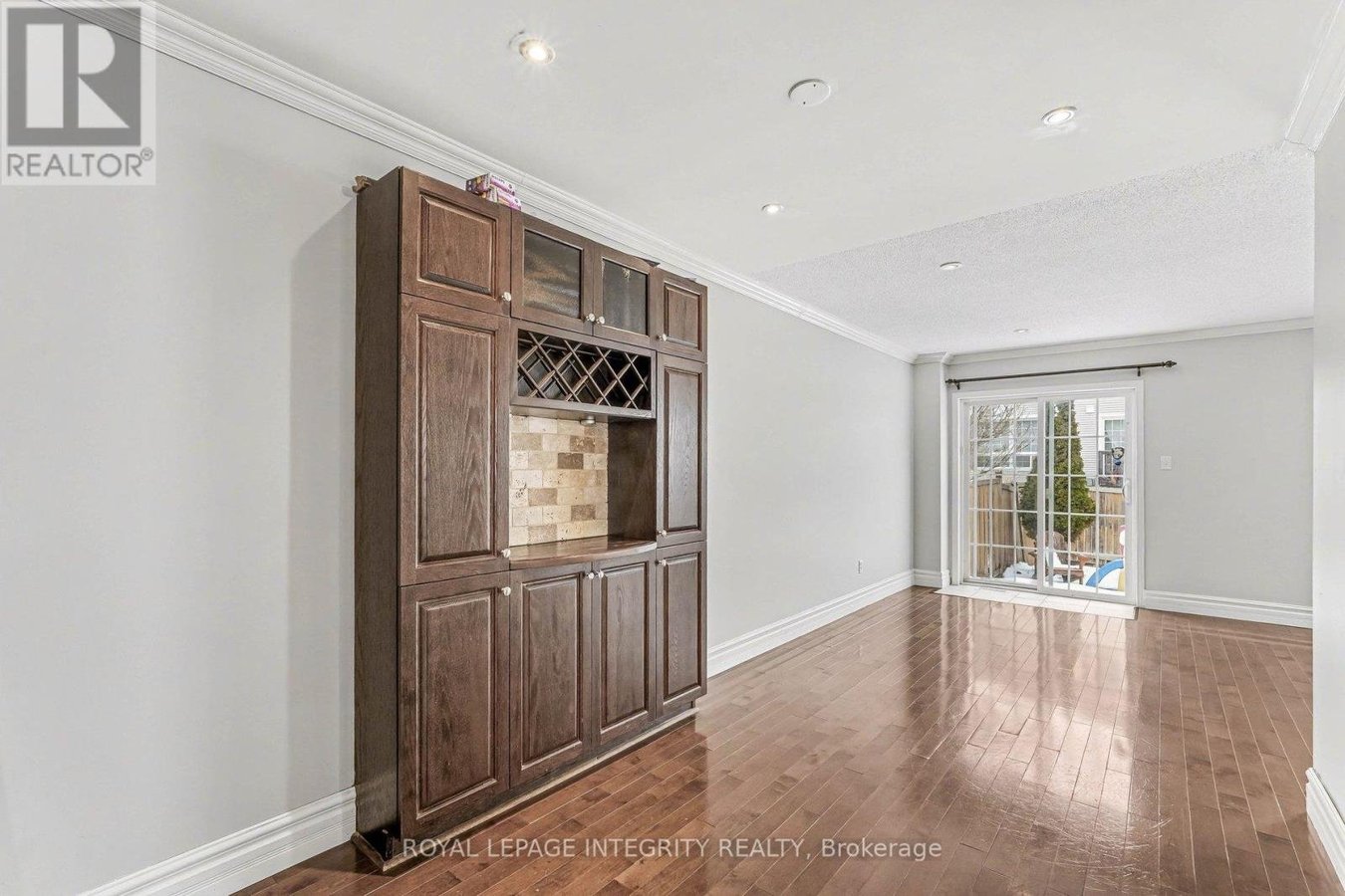 429 ASHBOURNE CRESCENT - Photo 11