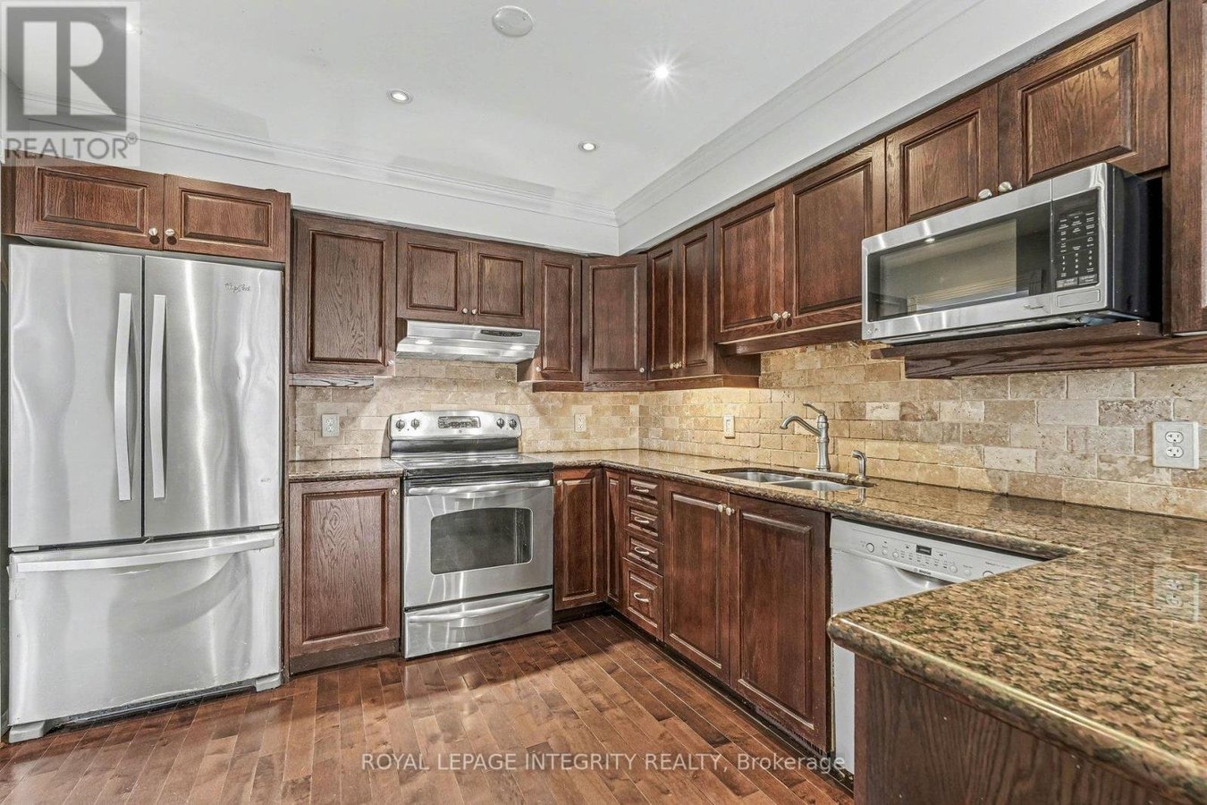 429 ASHBOURNE CRESCENT - Photo 12