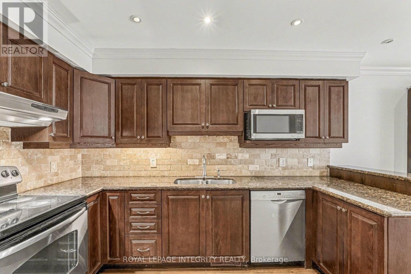 429 ASHBOURNE CRESCENT - Photo 14