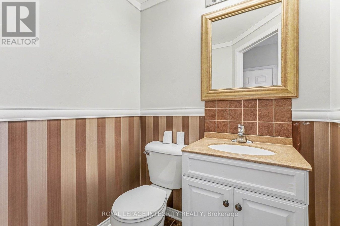 429 ASHBOURNE CRESCENT - Photo 15