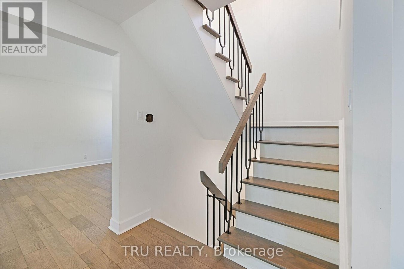 12 APACHE CRESCENT - Photo 24