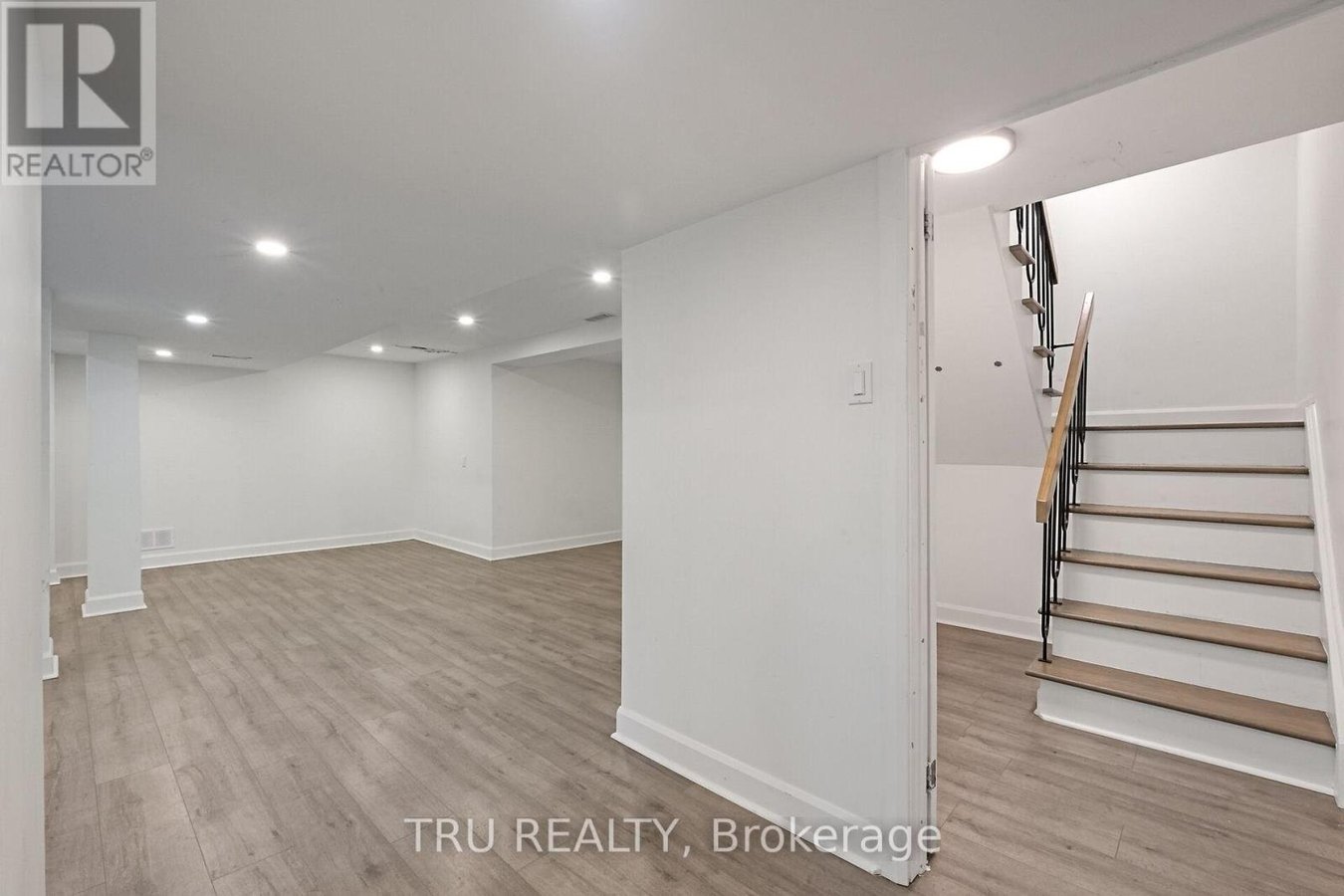 12 APACHE CRESCENT - Photo 36