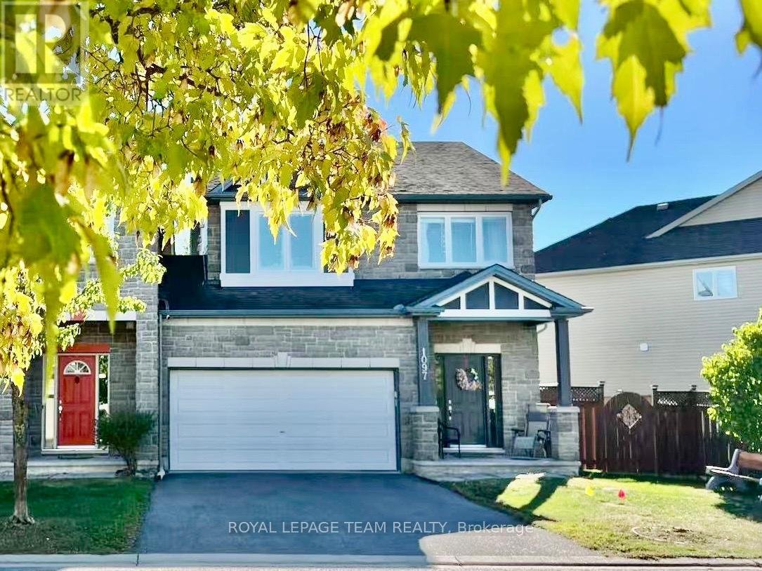 1097 NORTHGRAVES CRESCENT - Photo 1
