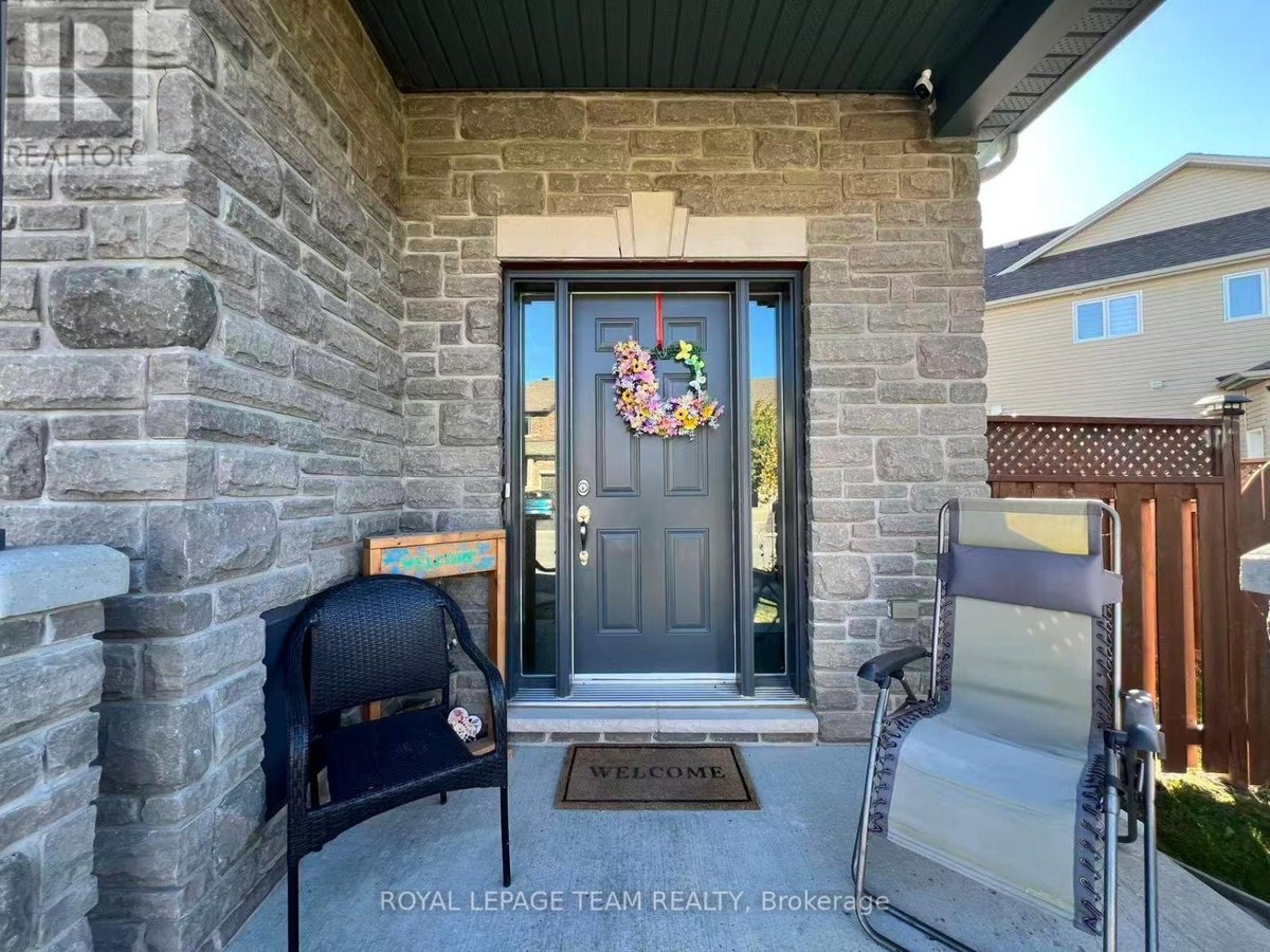 1097 NORTHGRAVES CRESCENT - Photo 3