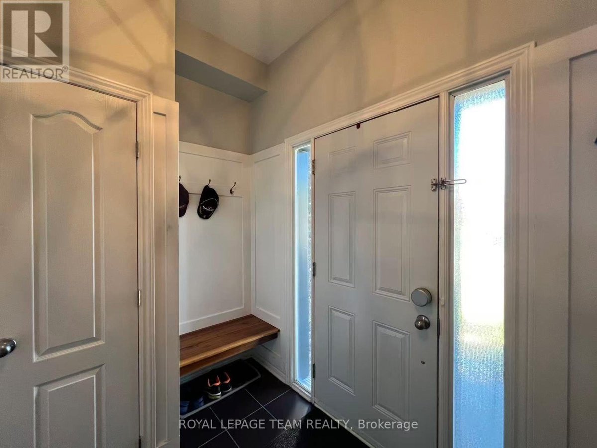 1097 NORTHGRAVES CRESCENT - Photo 5