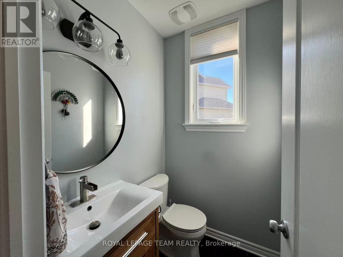 1097 NORTHGRAVES CRESCENT - Photo 6