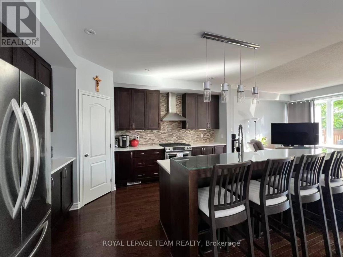 1097 NORTHGRAVES CRESCENT - Photo 12