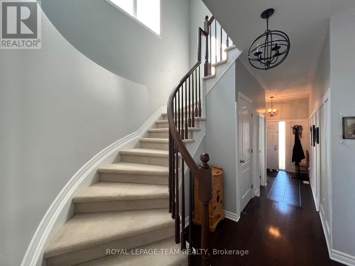 1097 NORTHGRAVES CRESCENT - Photo 15