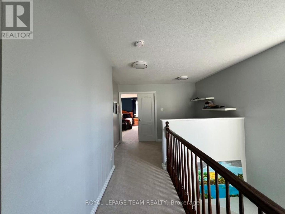 1097 NORTHGRAVES CRESCENT - Photo 18