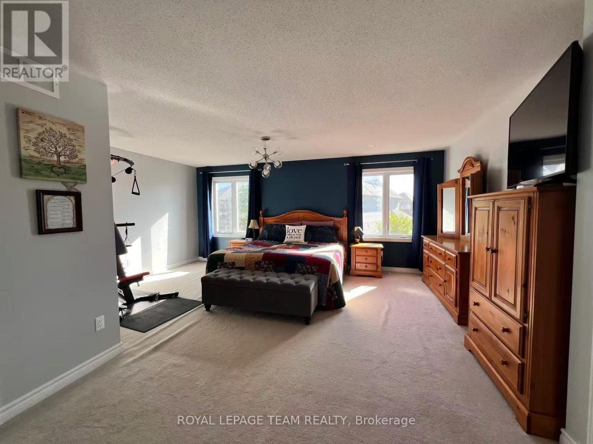 1097 NORTHGRAVES CRESCENT - Photo 24