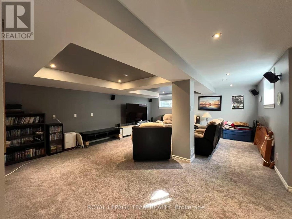 1097 NORTHGRAVES CRESCENT - Photo 32