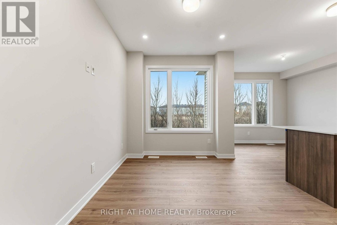 290 LES EMMERSON DRIVE - Photo 3