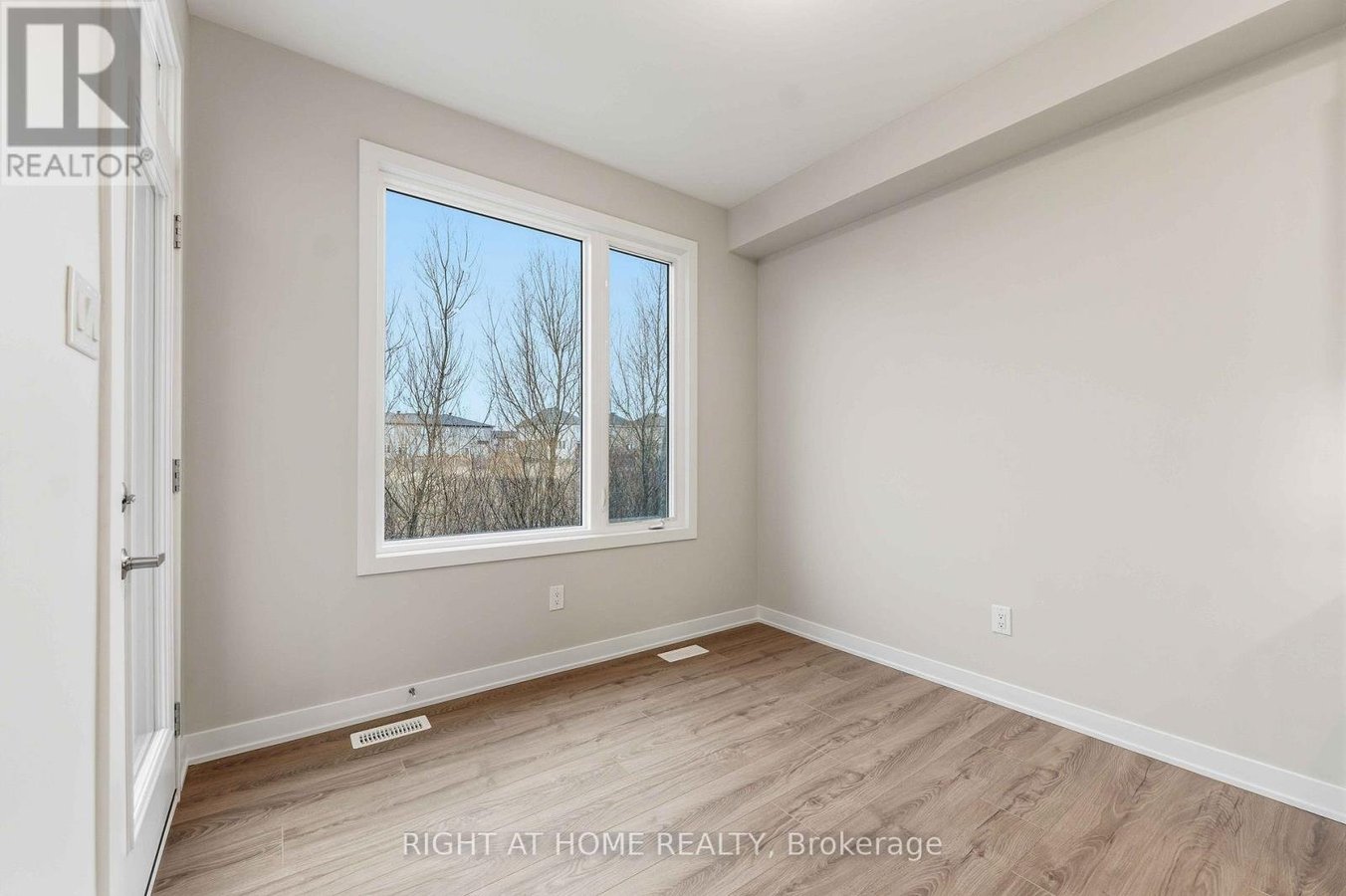 290 LES EMMERSON DRIVE - Photo 9