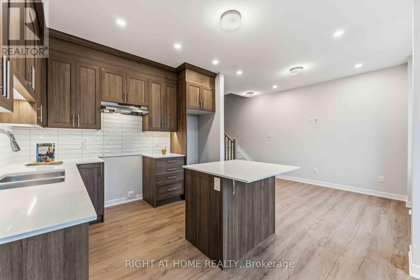 290 LES EMMERSON DRIVE - Photo 10