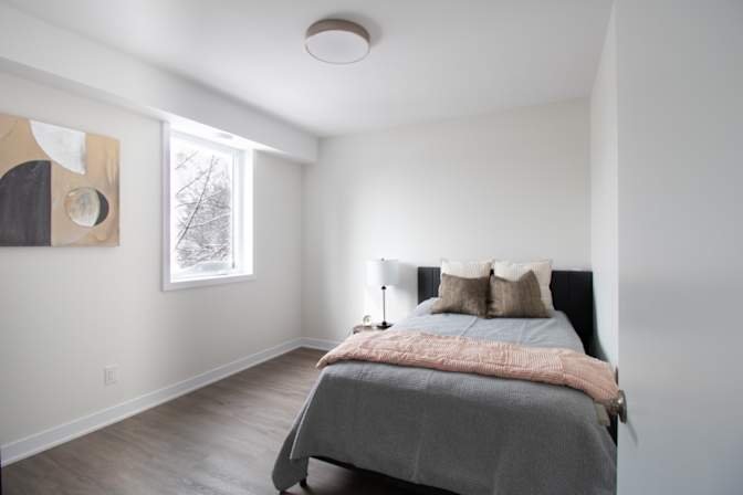Bronson Avenue - Photo 2