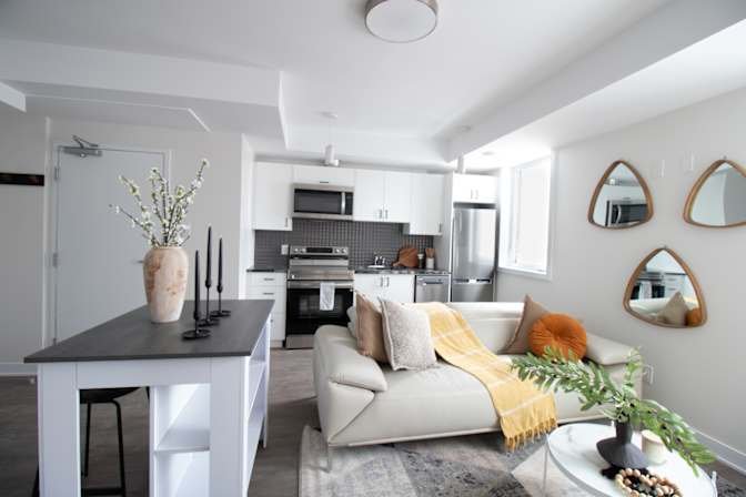 Bronson Avenue - Photo 11