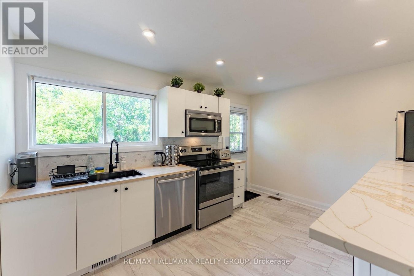 820 GRENON AVENUE - Photo 8