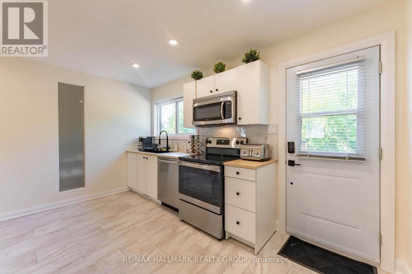 820 GRENON AVENUE - Photo 9