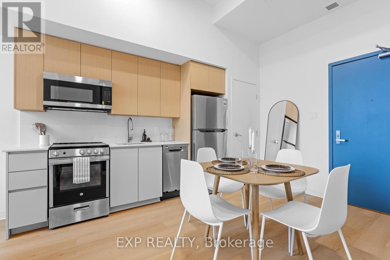 101 CHAMPAGNE AVENUE S - Photo 2