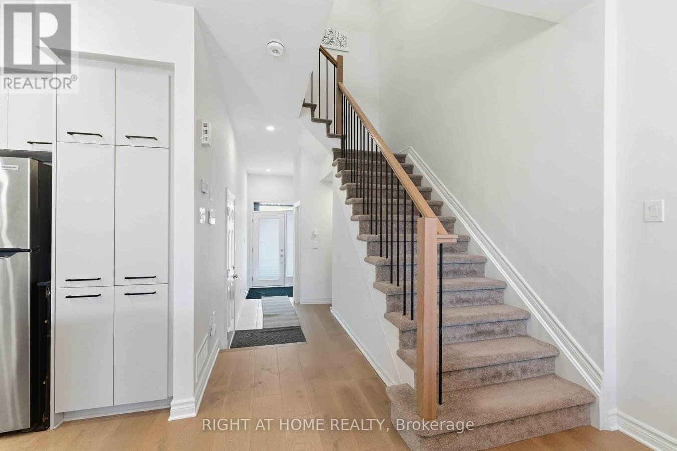 695 CAPRICORN CIRCLE - Photo 2