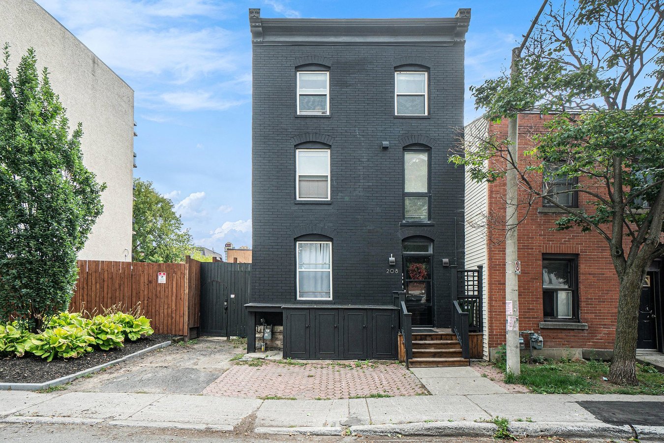 208 Clarence Street - Photo 4