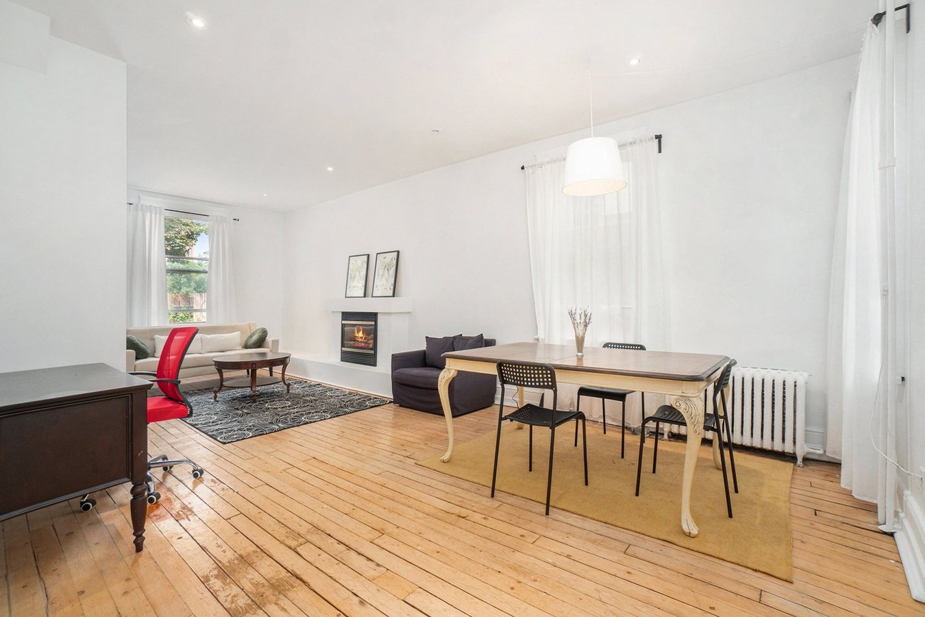 208 Clarence Street - Photo 3