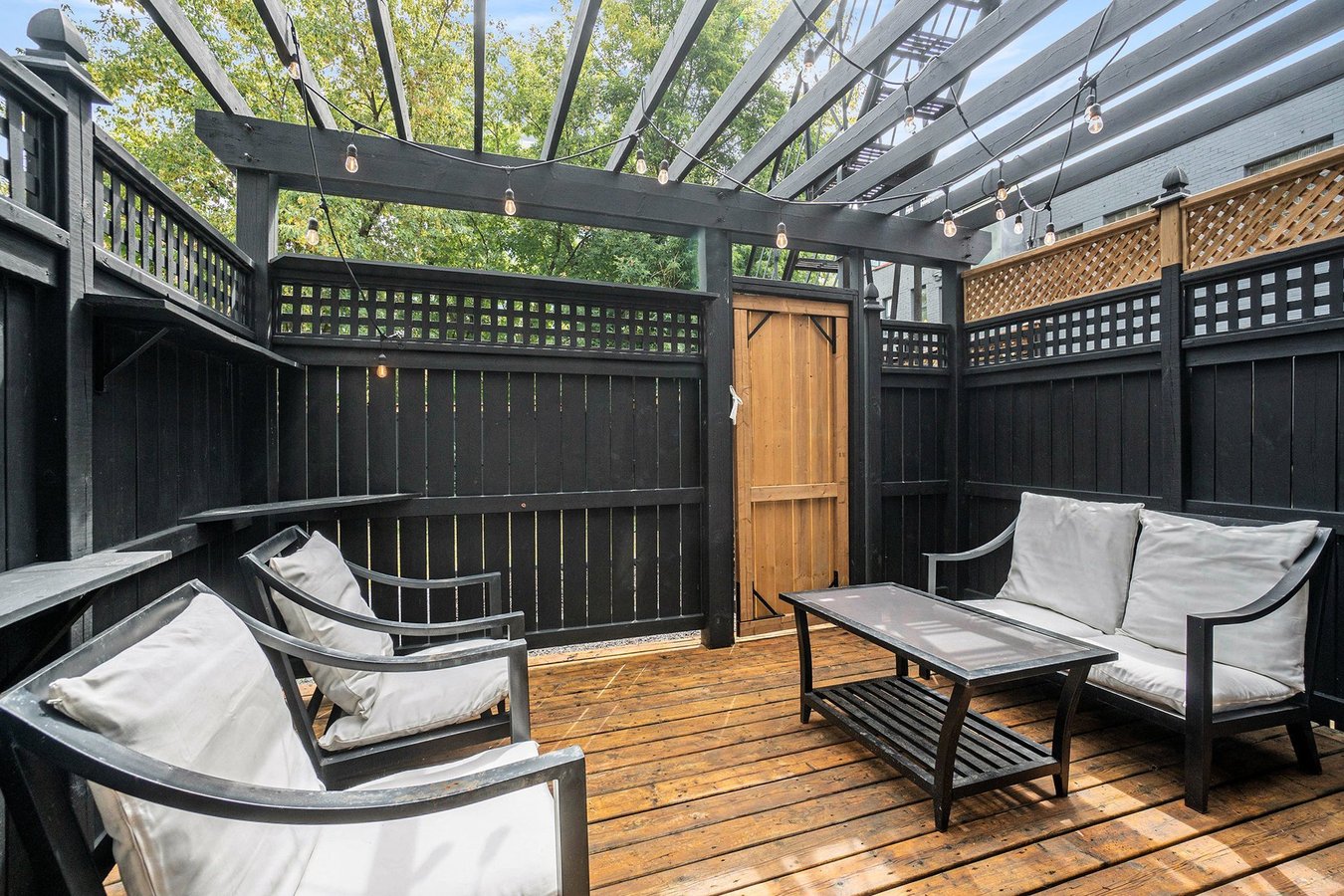 208 Clarence Street - Photo 2