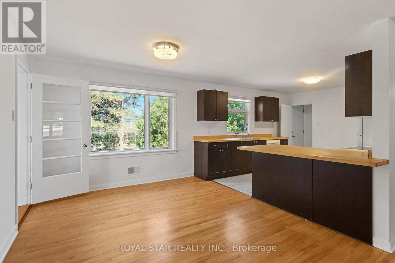 10 DELONG DRIVE - Photo 12