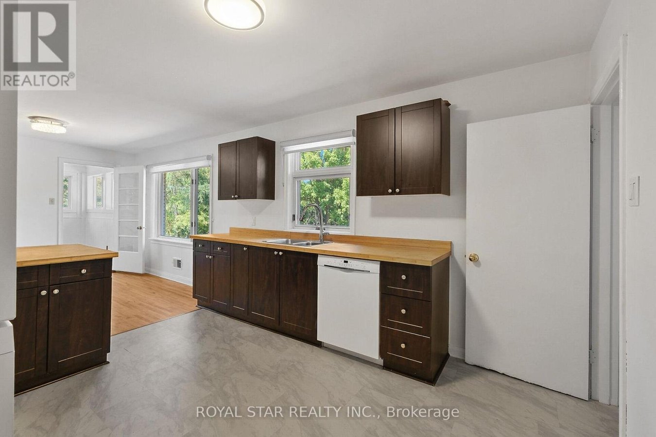 10 DELONG DRIVE - Photo 19
