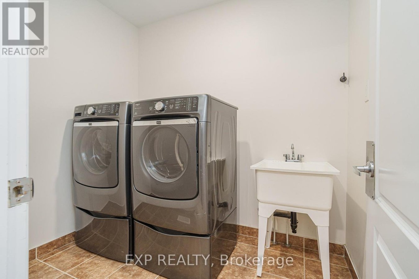 215 RIVERTREE STREET - Photo 13