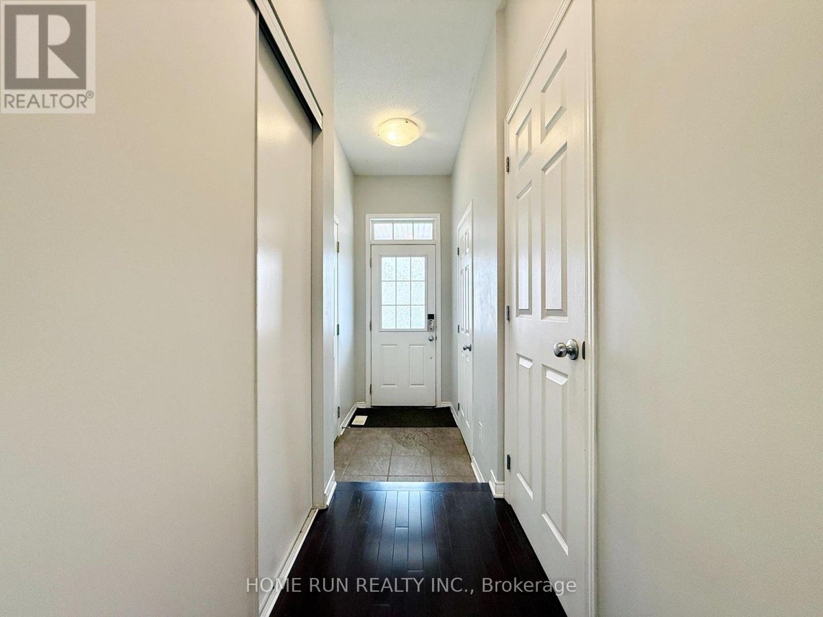183 LARAMIE CRESCENT - Photo 3