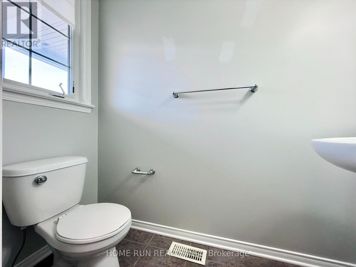 183 LARAMIE CRESCENT - Photo 12