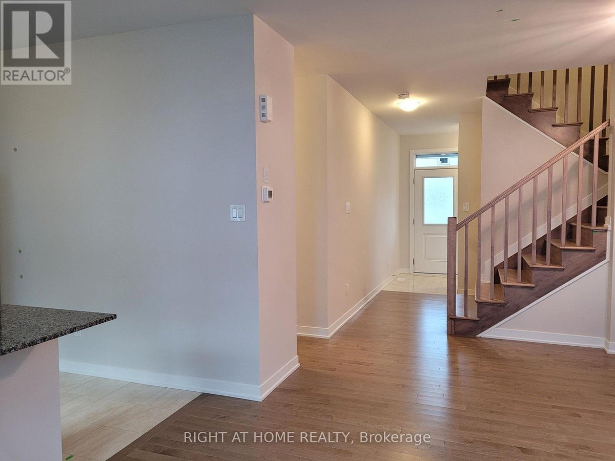 12 FOCALITY CRESCENT - Photo 2