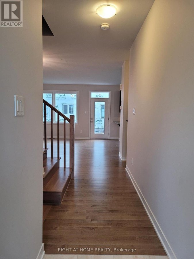 12 FOCALITY CRESCENT - Photo 4