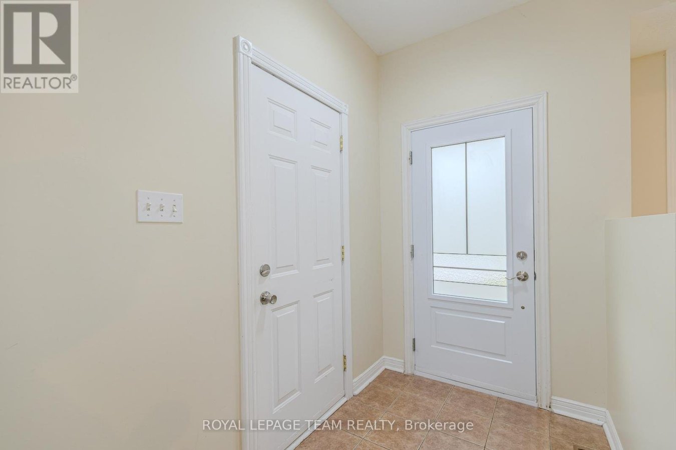 263 CRESTHAVEN DRIVE - Photo 3