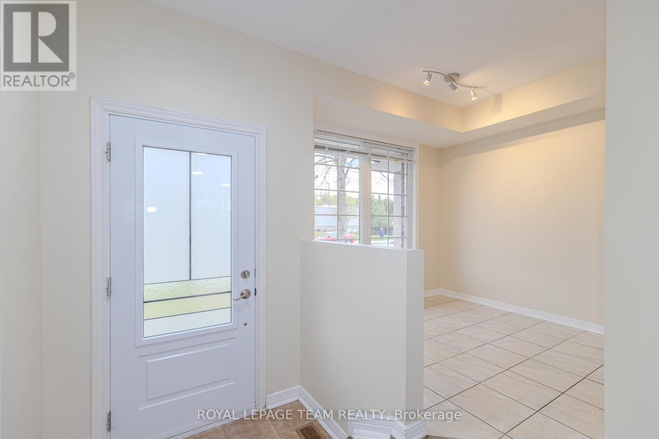 263 CRESTHAVEN DRIVE - Photo 4