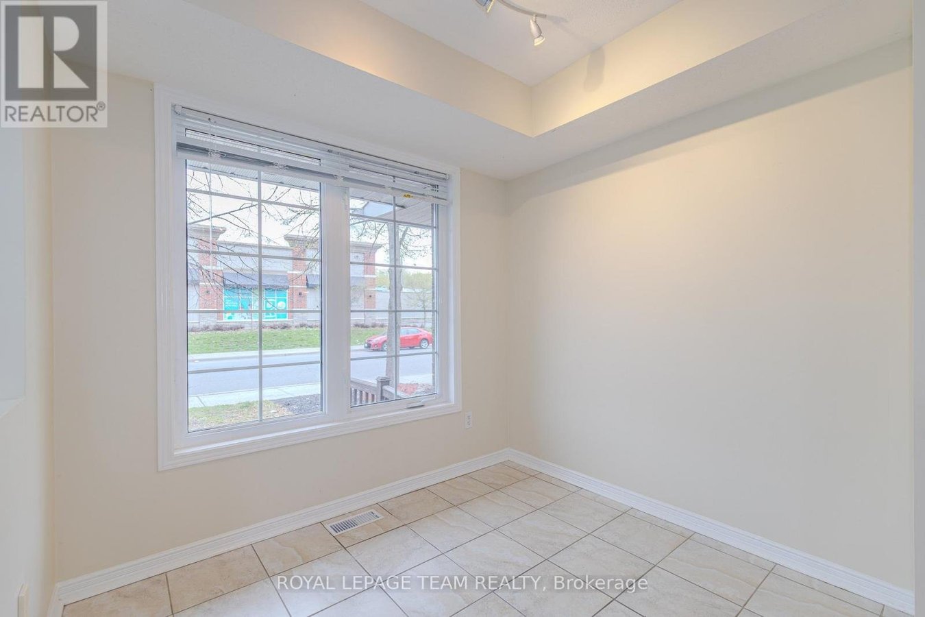 263 CRESTHAVEN DRIVE - Photo 6