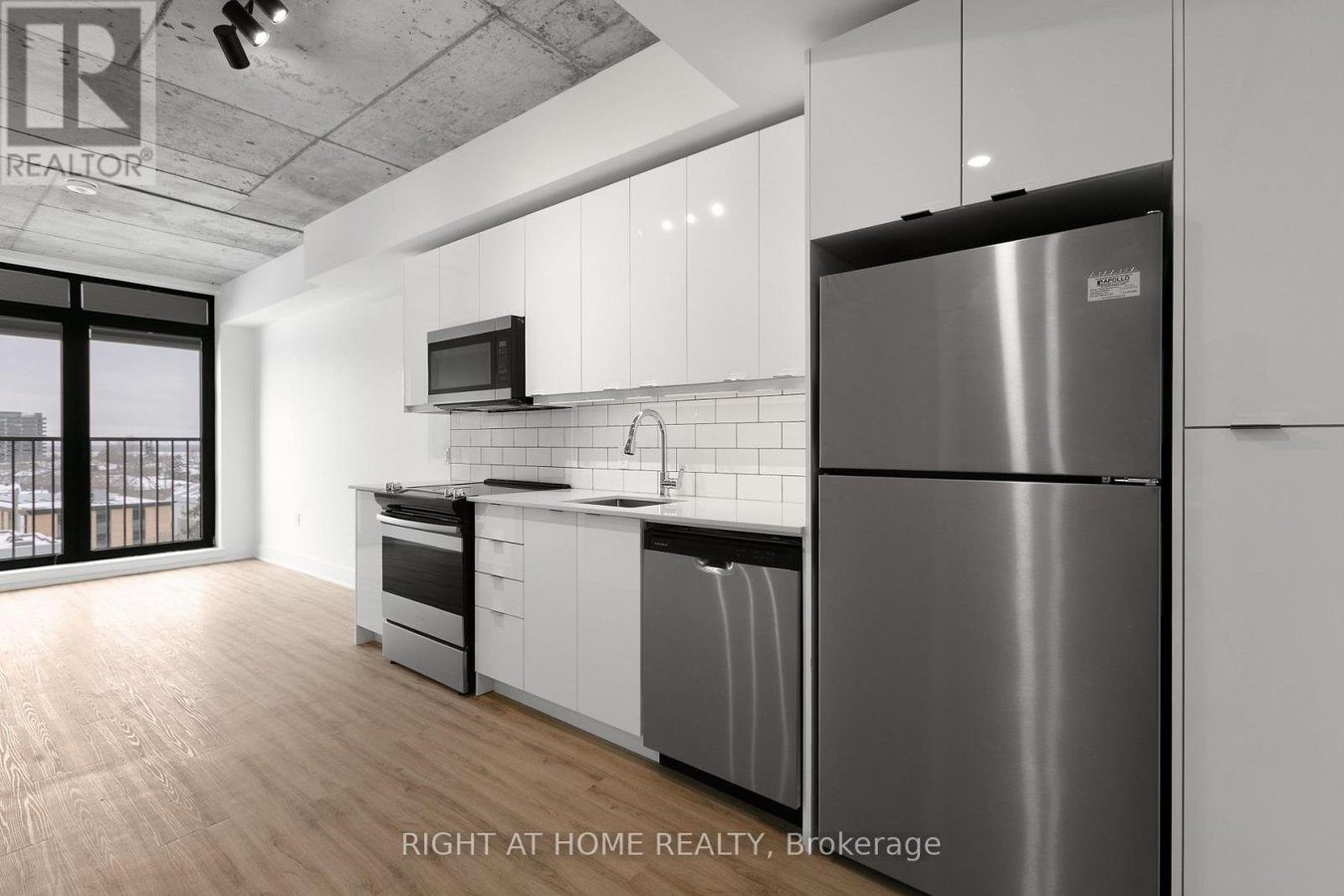 311 - 377 WINONA AVENUE - Photo 3