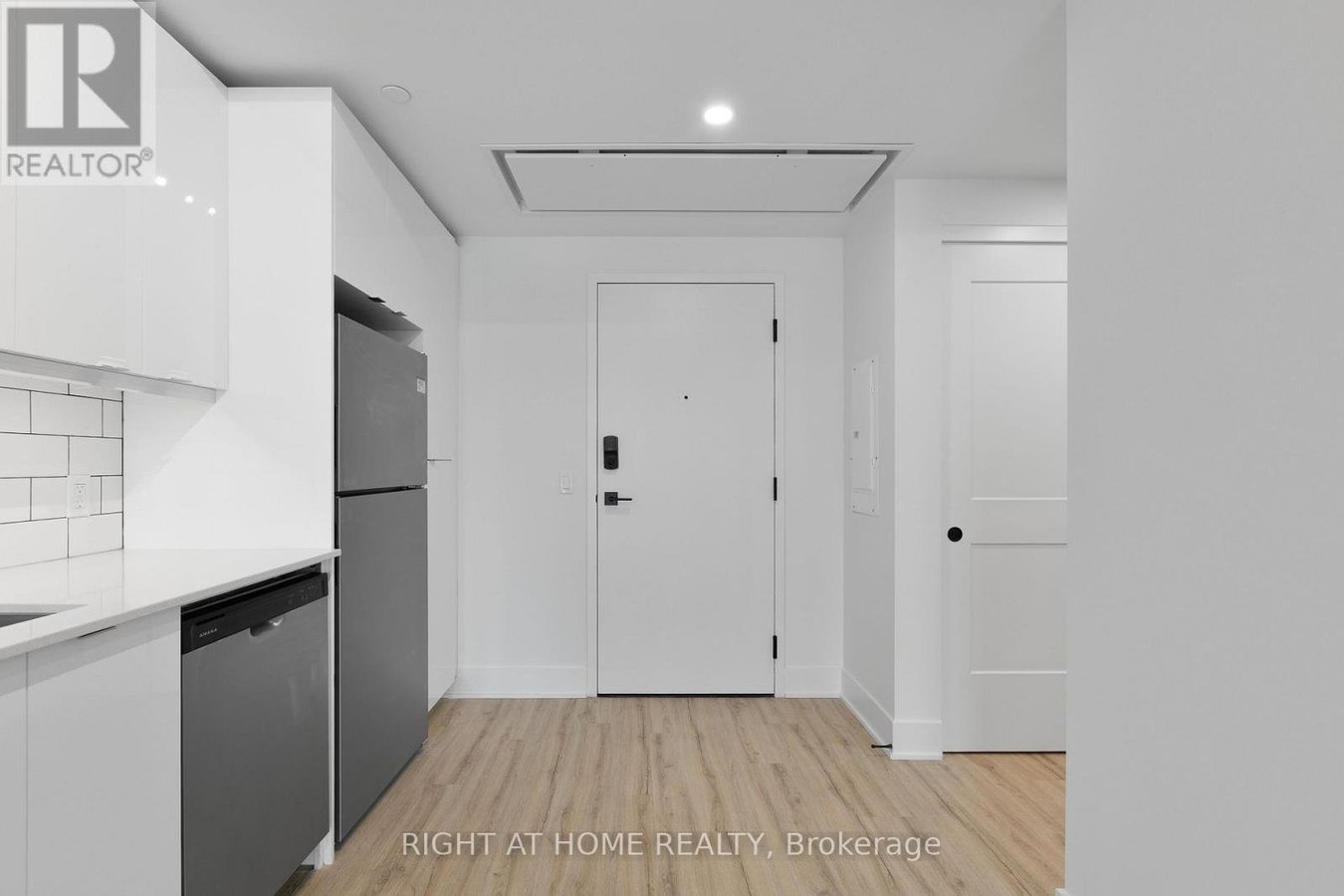 311 - 377 WINONA AVENUE - Photo 6