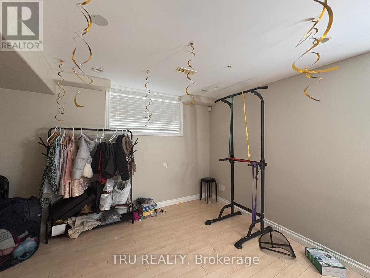 684 BEATRICE DRIVE - Photo 34