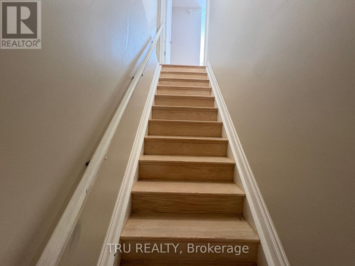 684 BEATRICE DRIVE - Photo 39