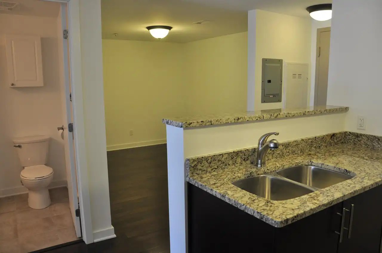 456 King Edward Avenue - Photo 4