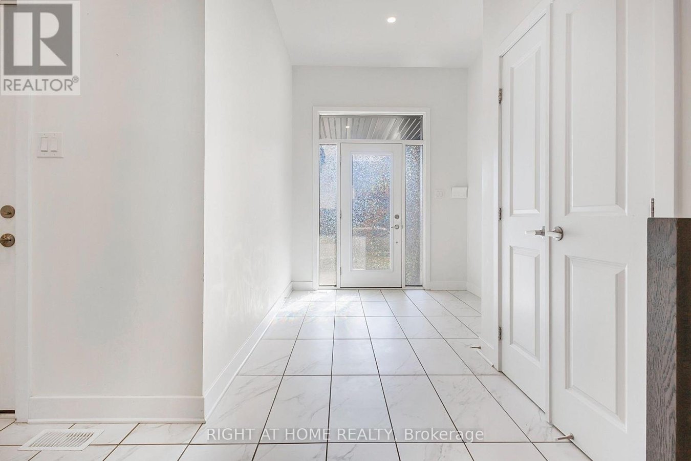500 TRIANGLE STREET - Photo 3