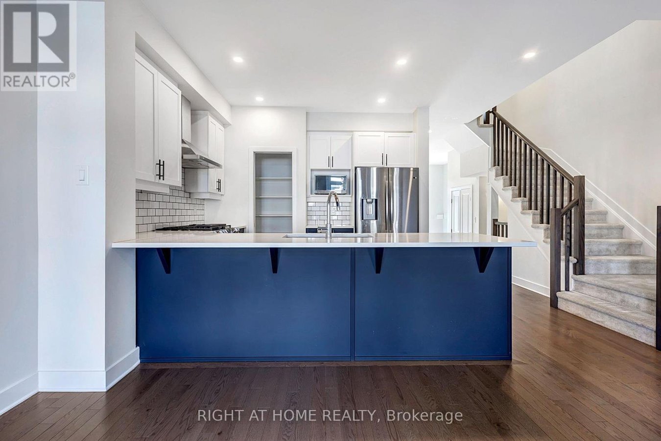 500 TRIANGLE STREET - Photo 8