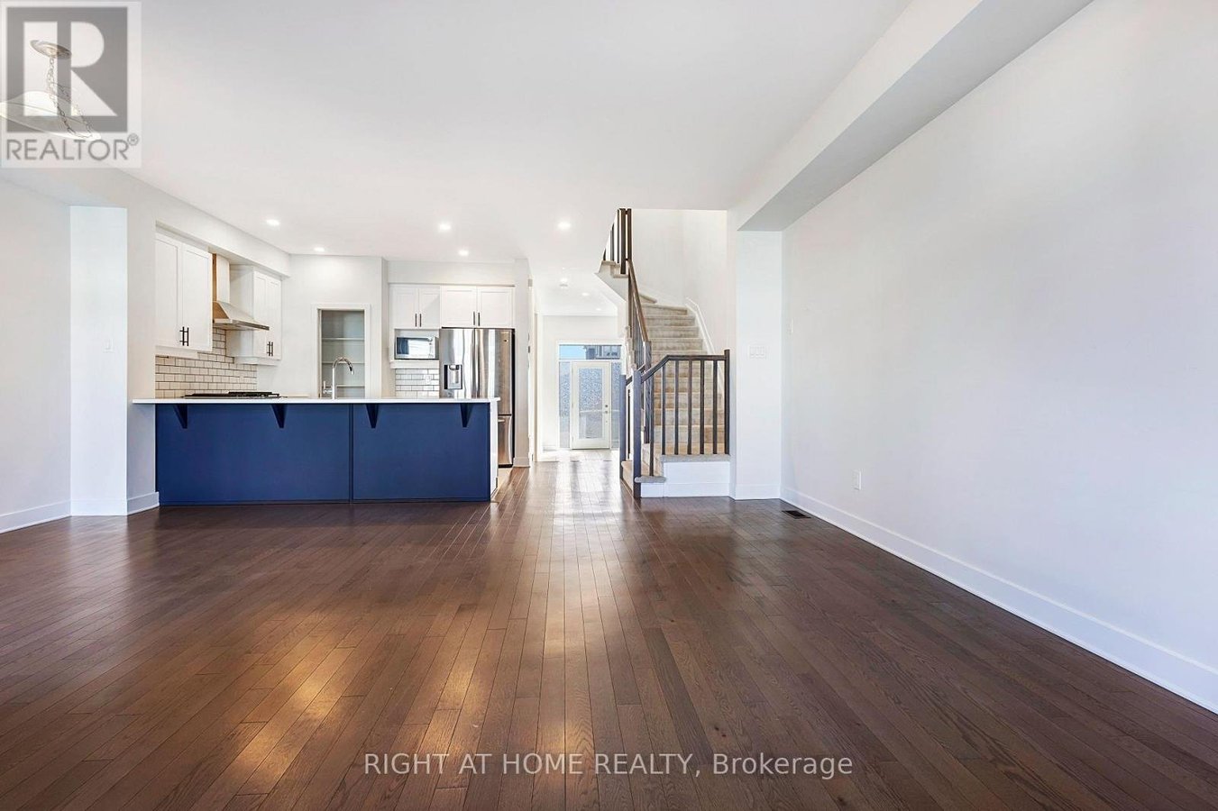 500 TRIANGLE STREET - Photo 11