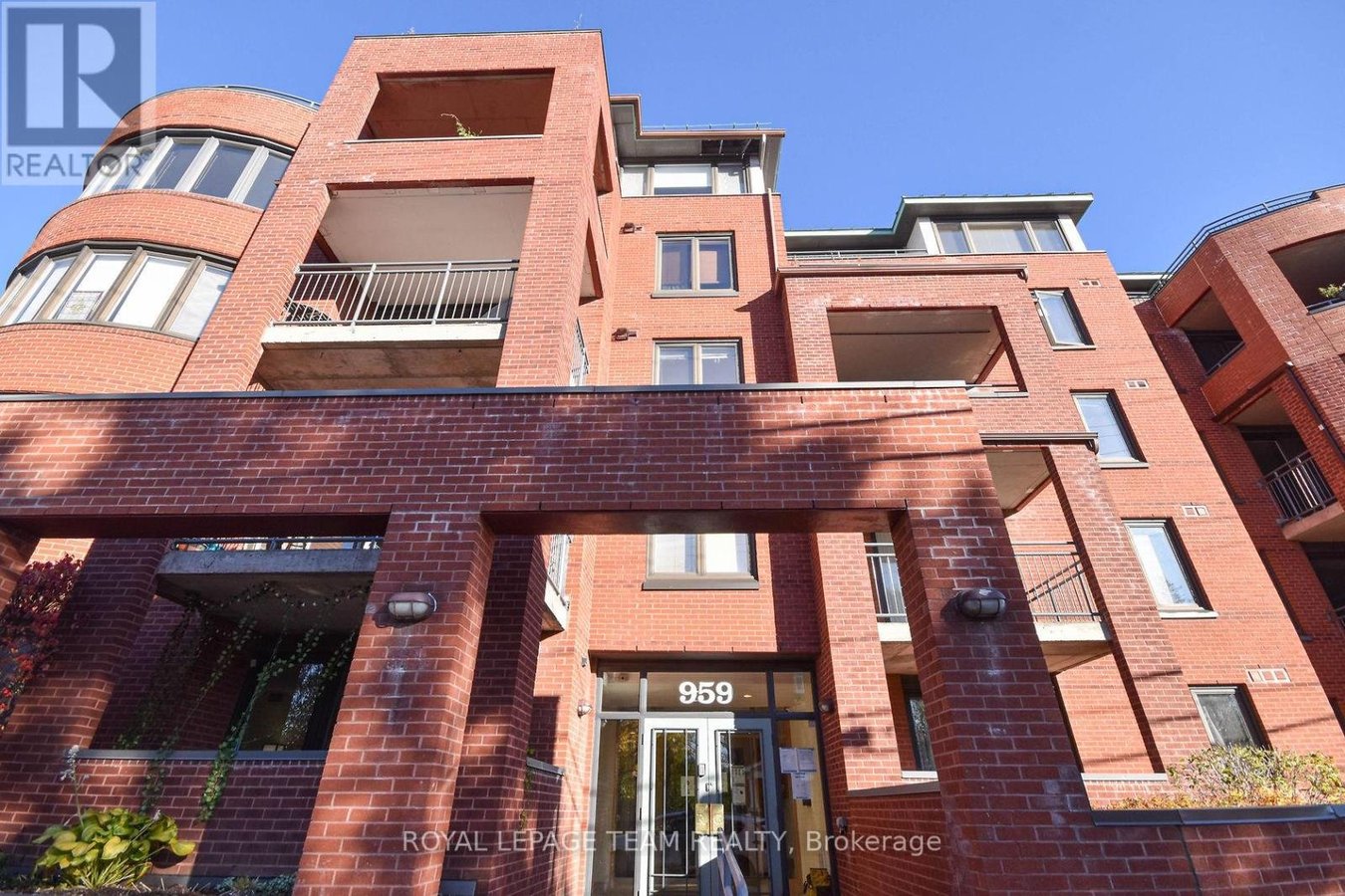 203 - 959 NORTH RIVER ROAD - Photo 2