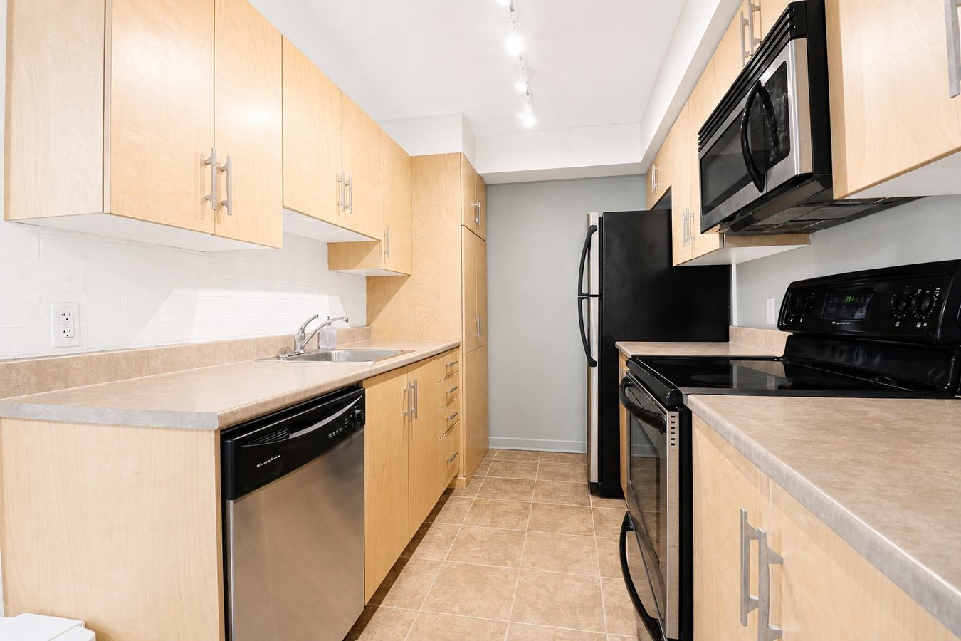 138 Somerset Street West - Photo 6