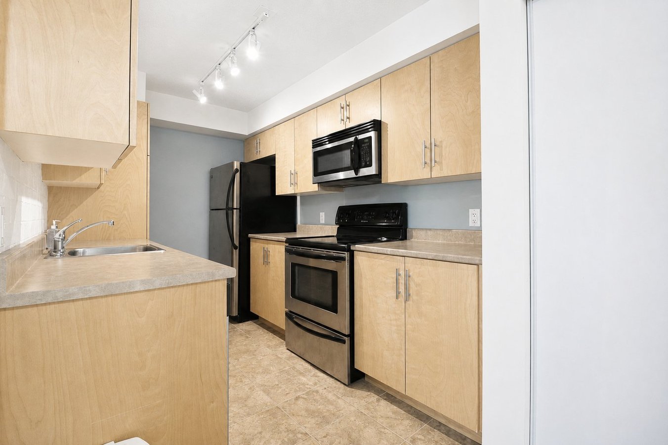 138 Somerset Street West - Photo 7