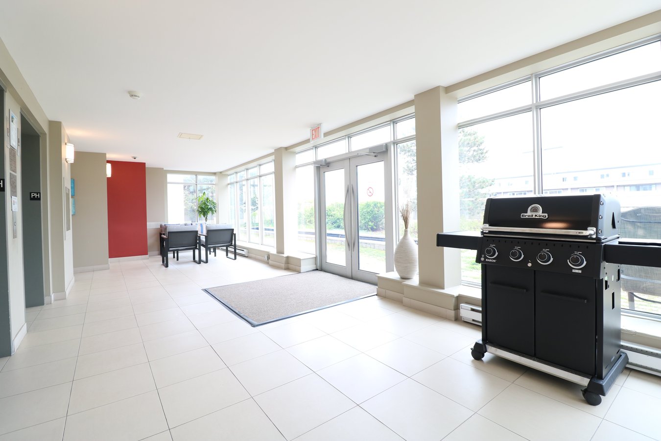 138 Somerset Street West - Photo 14